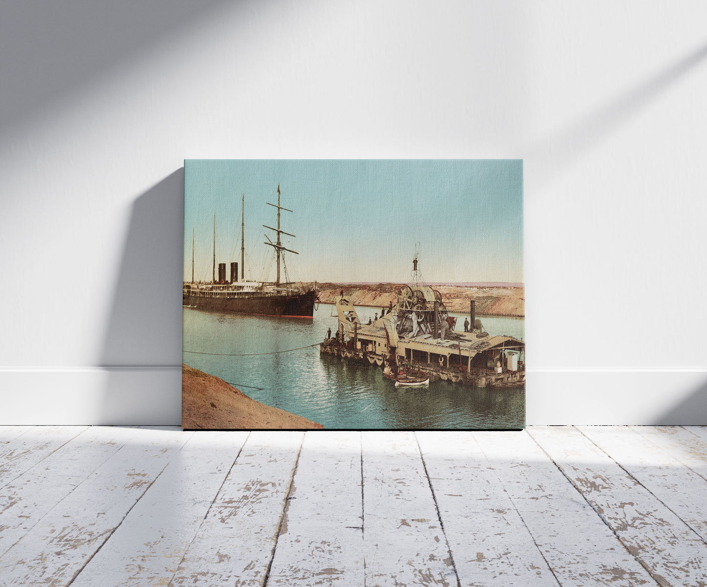 A picture of Canal de Suez, navire et drague