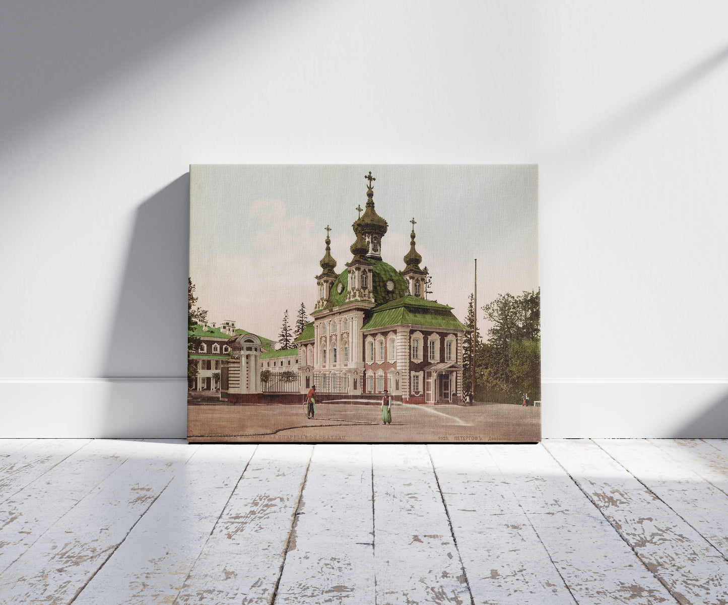 A picture of Peterhof. La Chapelle du Château