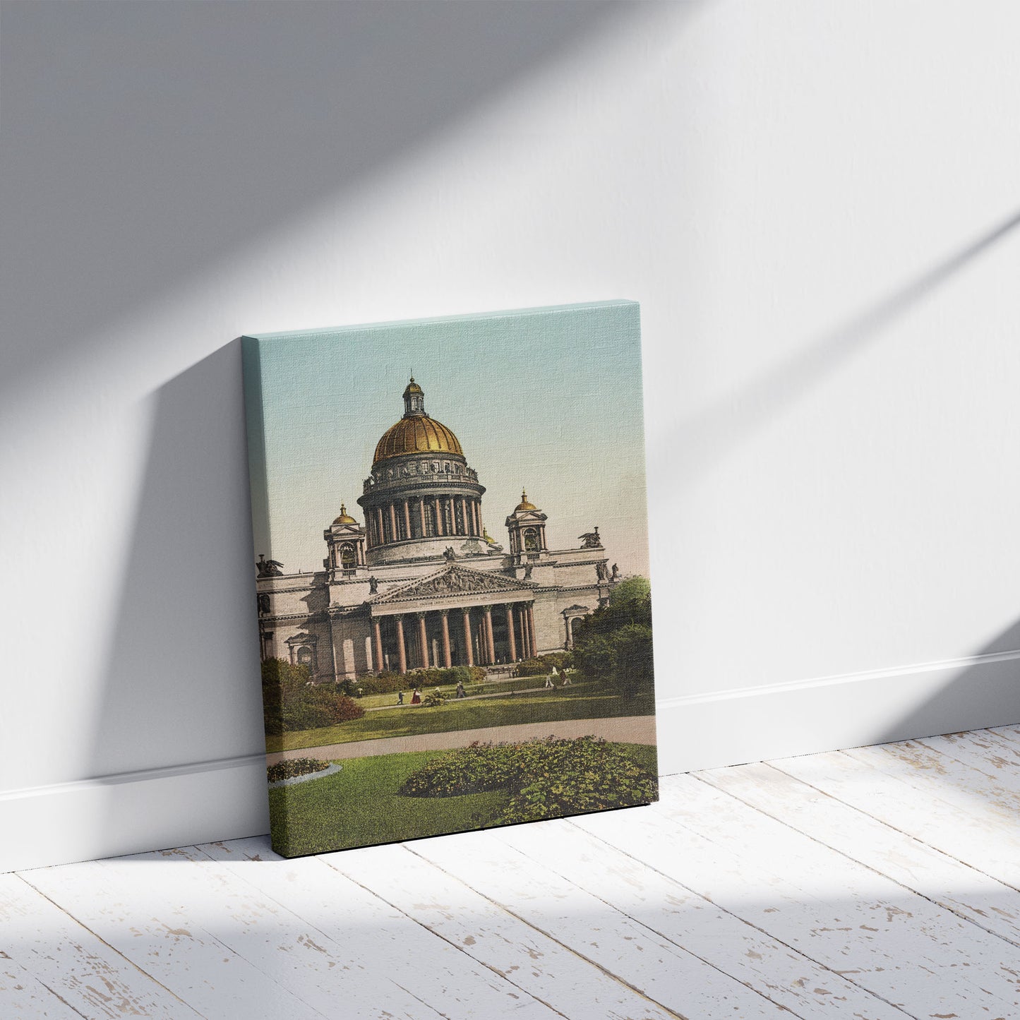 A picture of St. Petersbourg. La Cathedrale Isaac dep. le Jardin d'Alexandre, a mockup of the print leaning against a wall