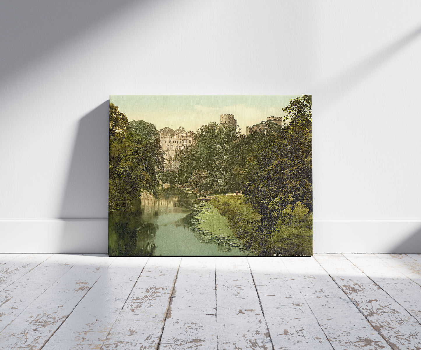 A picture of The castle from the bridge, Warwick, England