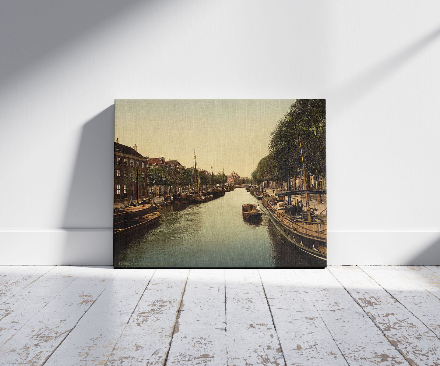 A picture of Bier Quay (canal), Hague, Holland