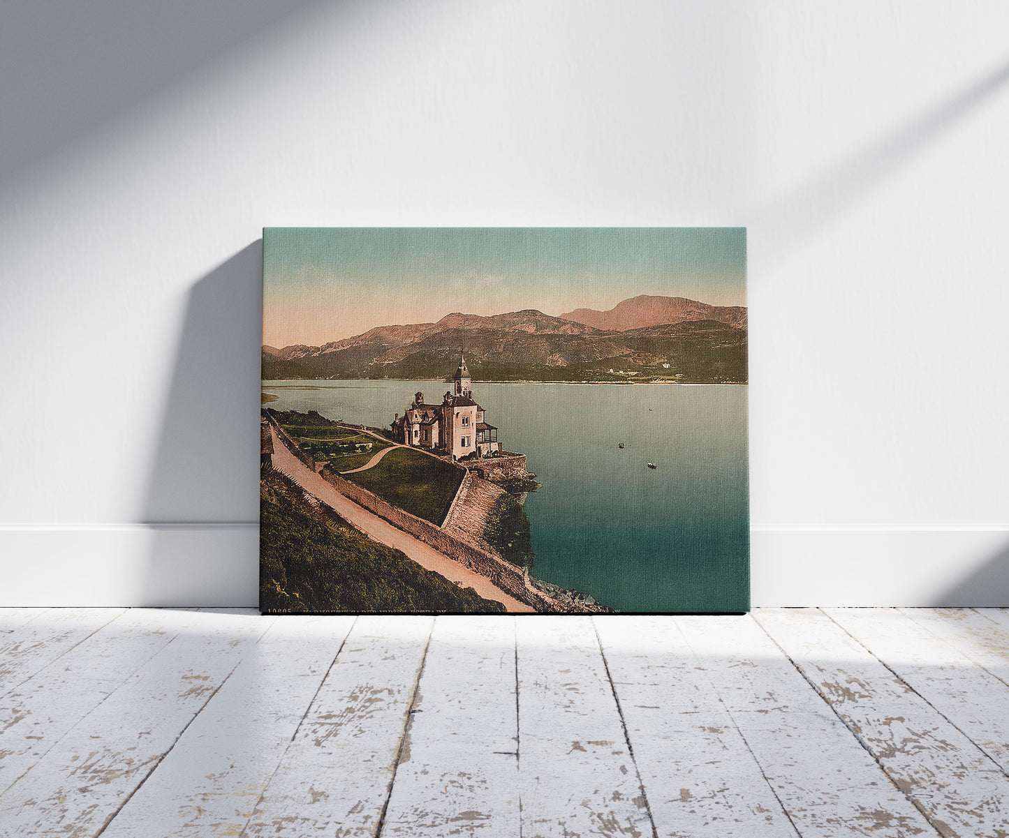 A picture of Estuary and Cader Idris (i.e. Cadair Idris), Barmouth, Wales