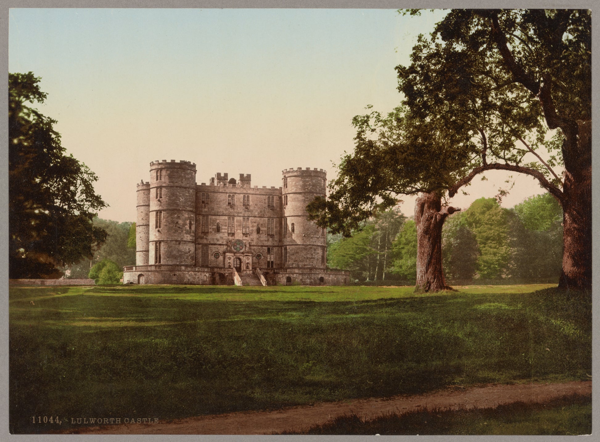 A picture of Lulworth Castle