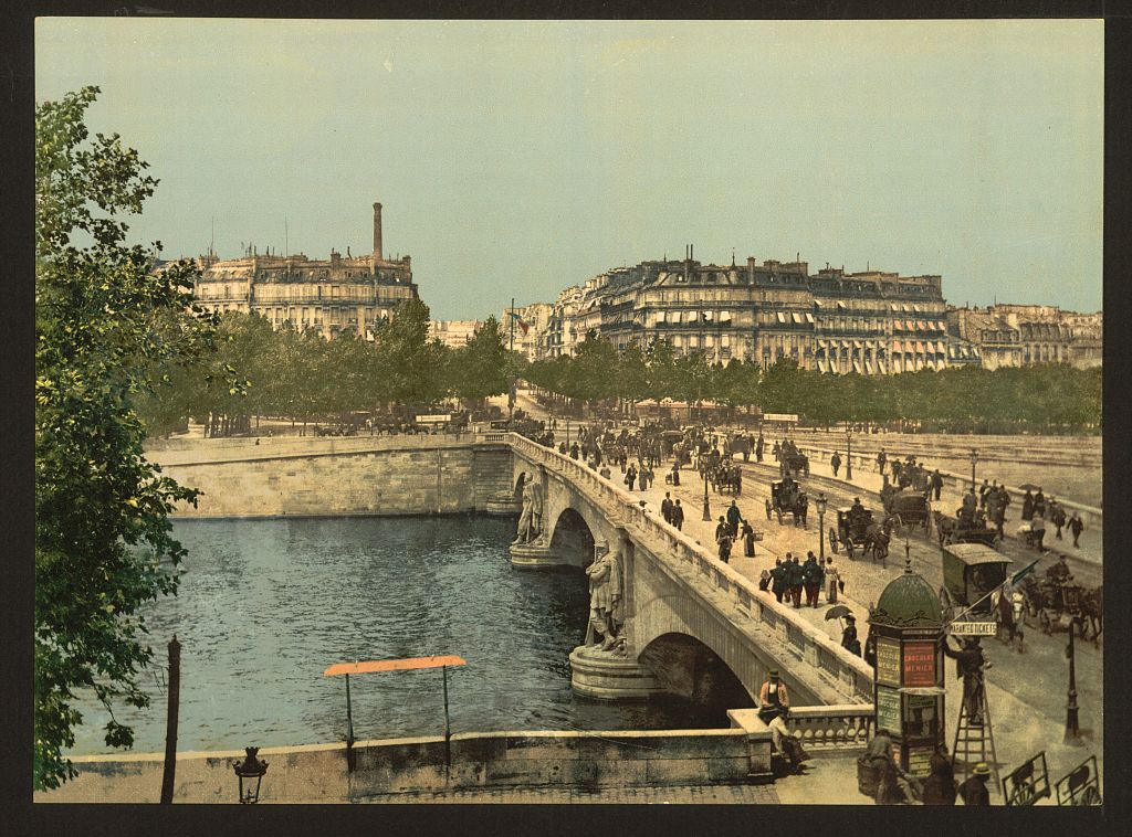 A picture of Alma bridge, Paris, France