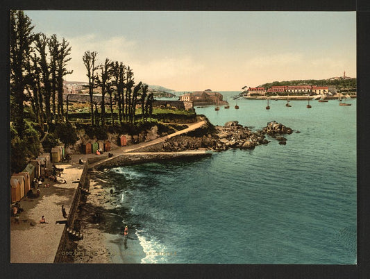 A picture of Beach and Ile de Tristan, Douarnenez, France