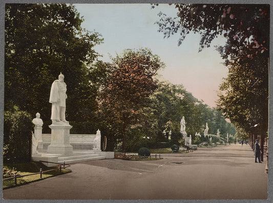A picture of Berlin. Siegesallee