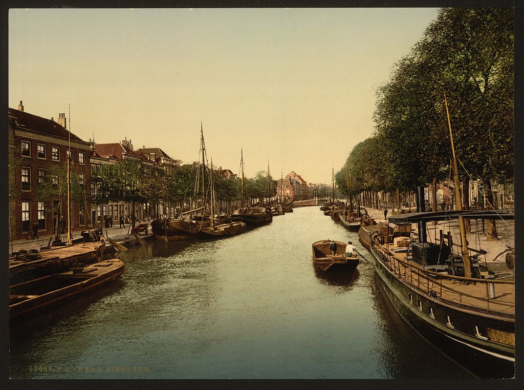 A picture of Bier Quay (canal), Hague, Holland