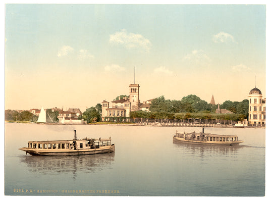 A picture of Boats at Uhlenhouster Ferry, Hamburg, Germany