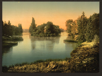 A picture of Bois du Boulougne (i.e., Boulogne), the lake, Paris, France