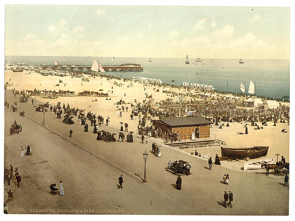 A picture of Britannia Pier and parade (i.e., promenade), Yarmouth, England