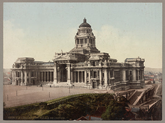 A picture of Bruxelles. Palais de Justice