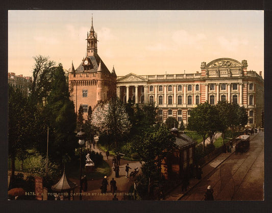 A picture of Capitol and public gardens, Toulouse, France