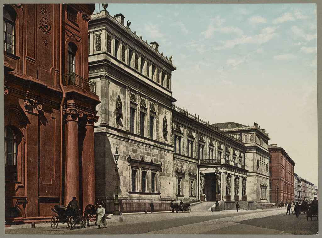 A picture of Caserne du regiment Preobreschenska de la Garde du Corps i.e., St. Petersburg. New Hermitage building from Millionnaya Street S.-Peterburgʺ. Kazarma Preobrazhekskage polka leĭbʺ-gvardīi.