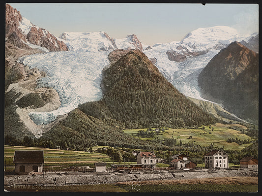 A picture of Chamonix station et Glacier des Bossons