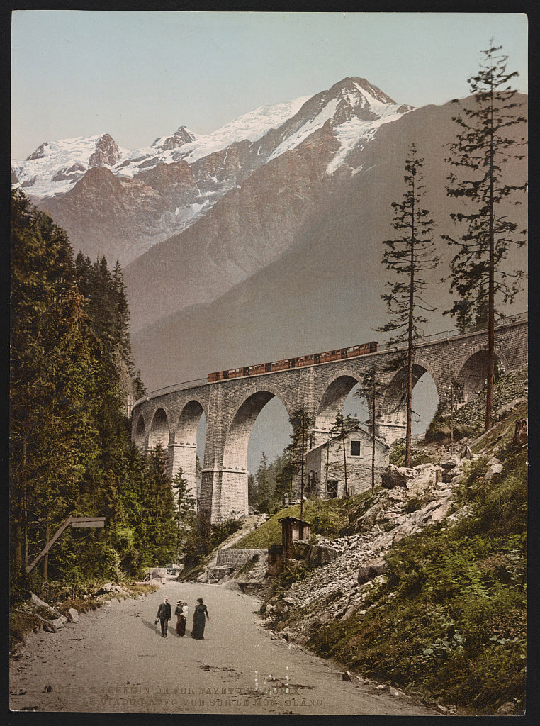 A picture of Chemin de Fer Fayet-Chamonix . Le viaduc avec vue sur le Montblanc