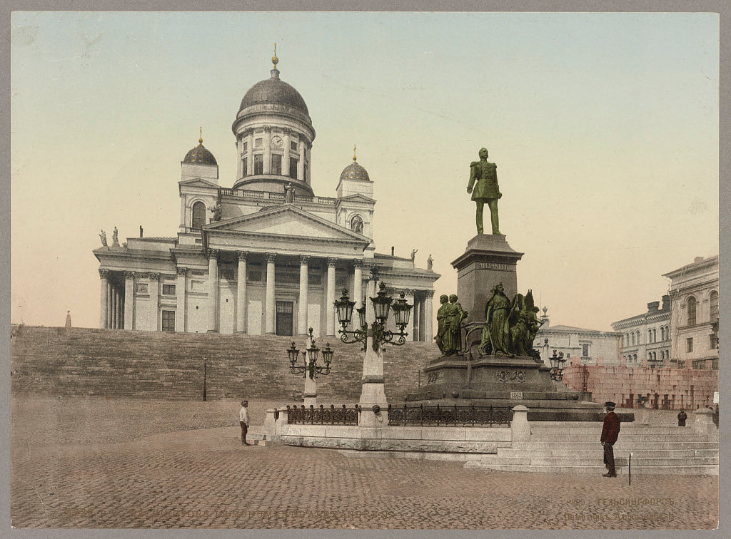 A picture of Helsingfors. L'Monument D'Alexandre II