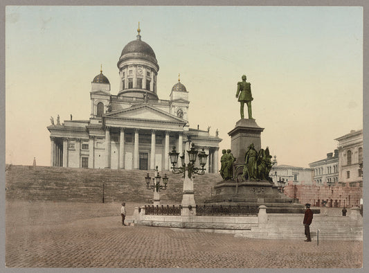 A picture of Helsingfors. L'Monument D'Alexandre II
