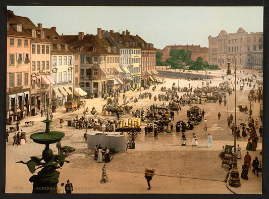 A picture of Hochbrucke Square, Copenhagen, Denmark