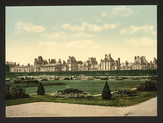 A picture of In the park, Fontainebleau Palace, France