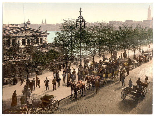 A picture of Jungfernsteig at 10 a.m., Hamburg, Germany