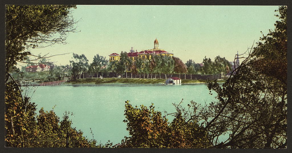 A picture of Lake Merritt, Oakland, California