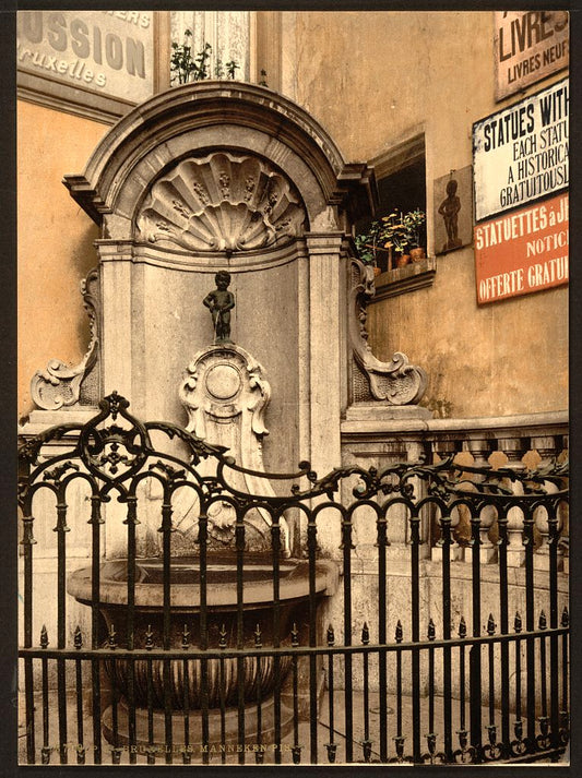 A picture of Manneken Pis, Brussels, Belgium