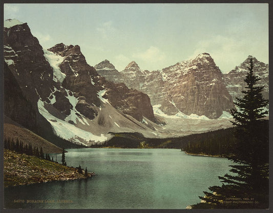 A picture of Moraine Lake, Alberta