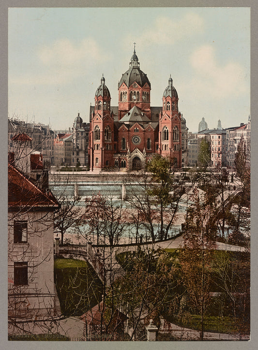 A picture of München. Lucaskirche