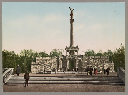 A picture of München. Prinz Regenten Terrasse mit Friedensdenkmal