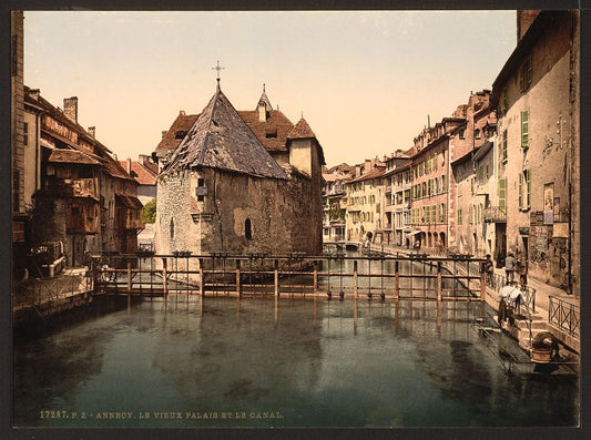 A picture of Old palace and canal, Annecy, France