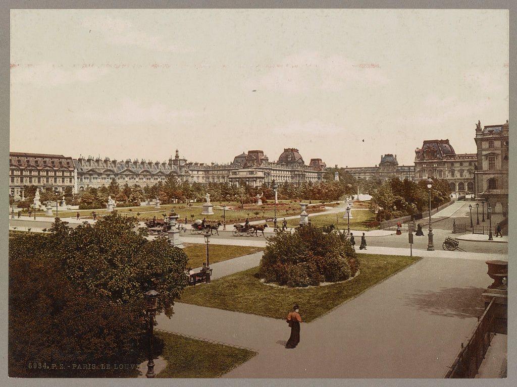 A picture of Paris. Le Louvre