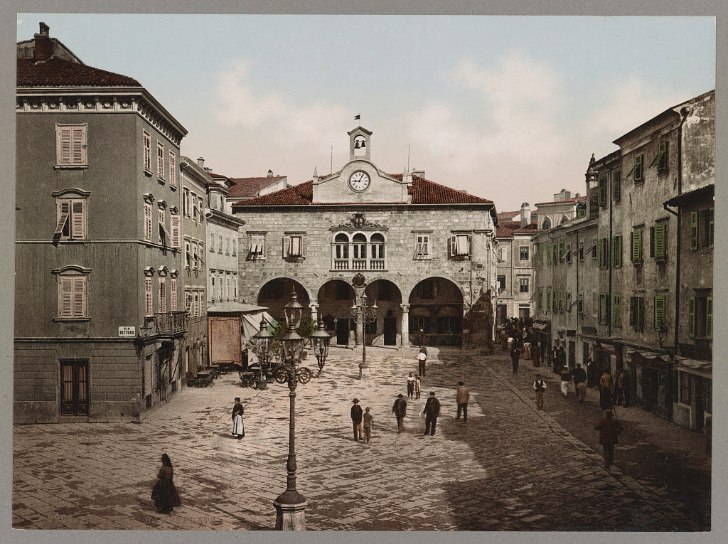 A picture of Pola. Hauptplatz