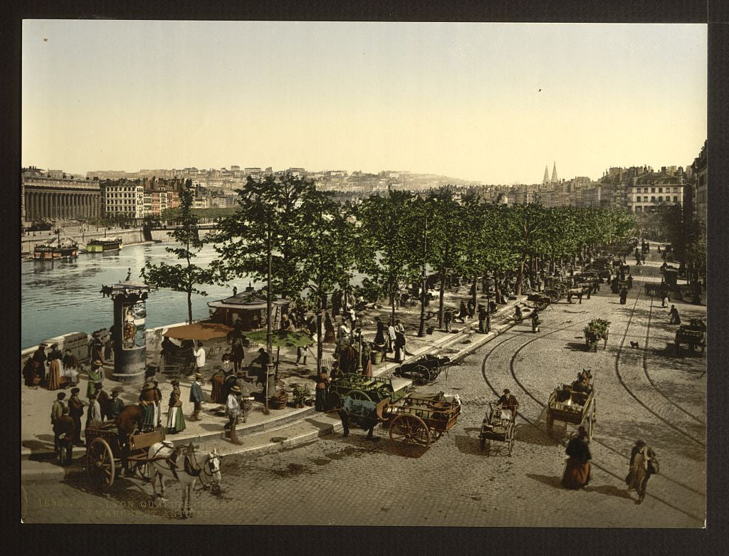 A picture of Quay des Célestins, the market of St. Antoine, Lyons, France