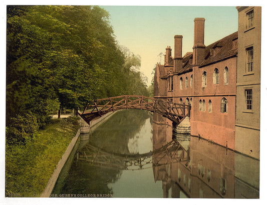 A picture of Queen's College Bridge, Cambridge, England