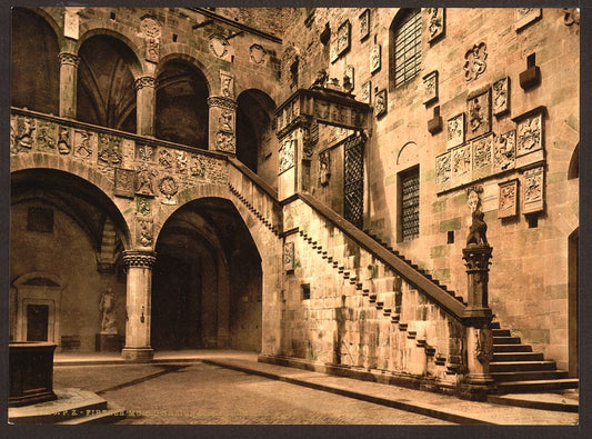 A picture of Royal Museum, the court (i.e. Bargello Museum, the courtyard), Florence, Italy