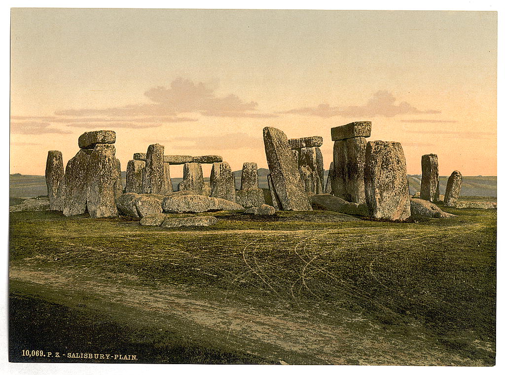 A picture of Stonehenge, near Salisbury, England