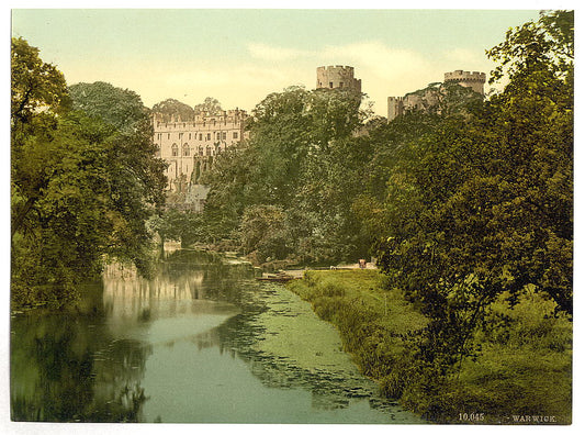 A picture of The castle from the bridge, Warwick, England