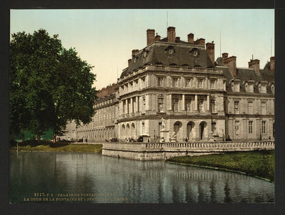 A picture of The fountain and carp's Pond, Fontainebleau Palace, France