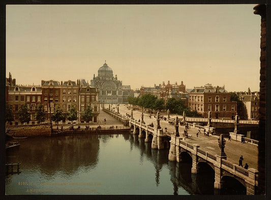 A picture of The great sluice, Amsterdam, Holland