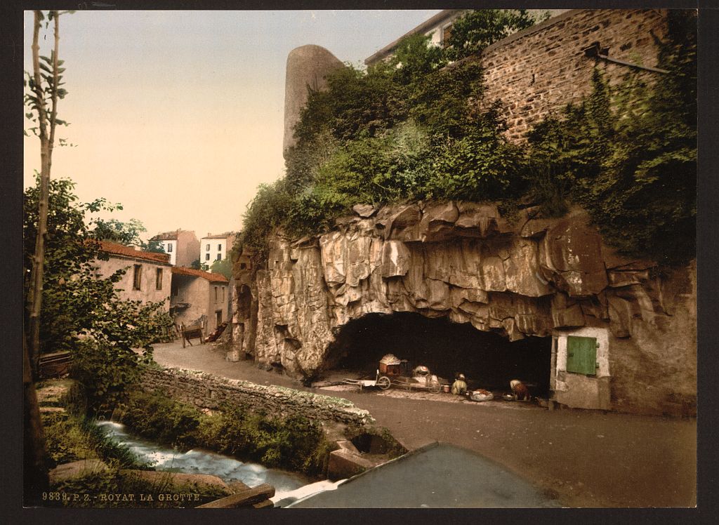 A picture of The grotto, Royat, France