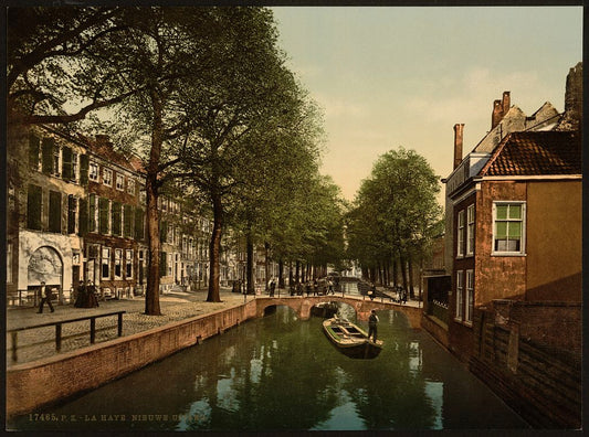 A picture of The New Uitleg (canal), Hague, Holland