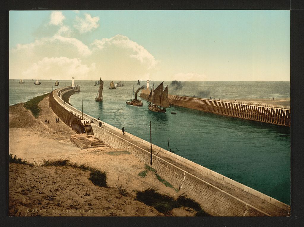 A picture of The piers, Boulogne, France