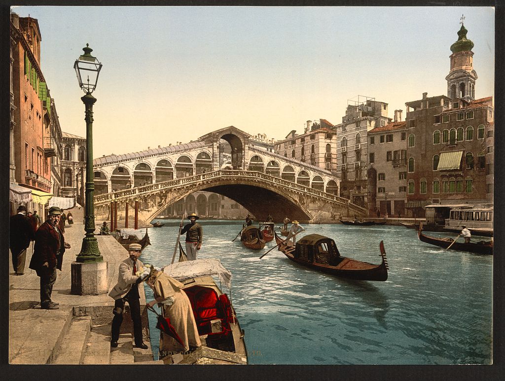 A picture of The Rialto Bridge, Venice, Italy