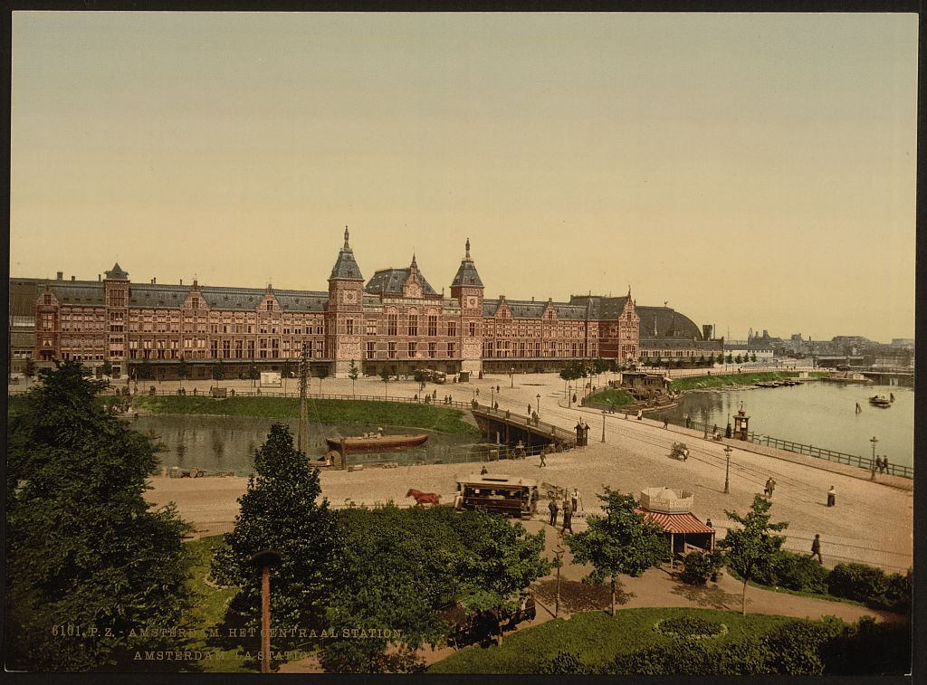 A picture of The station, Amsterdam, Holland