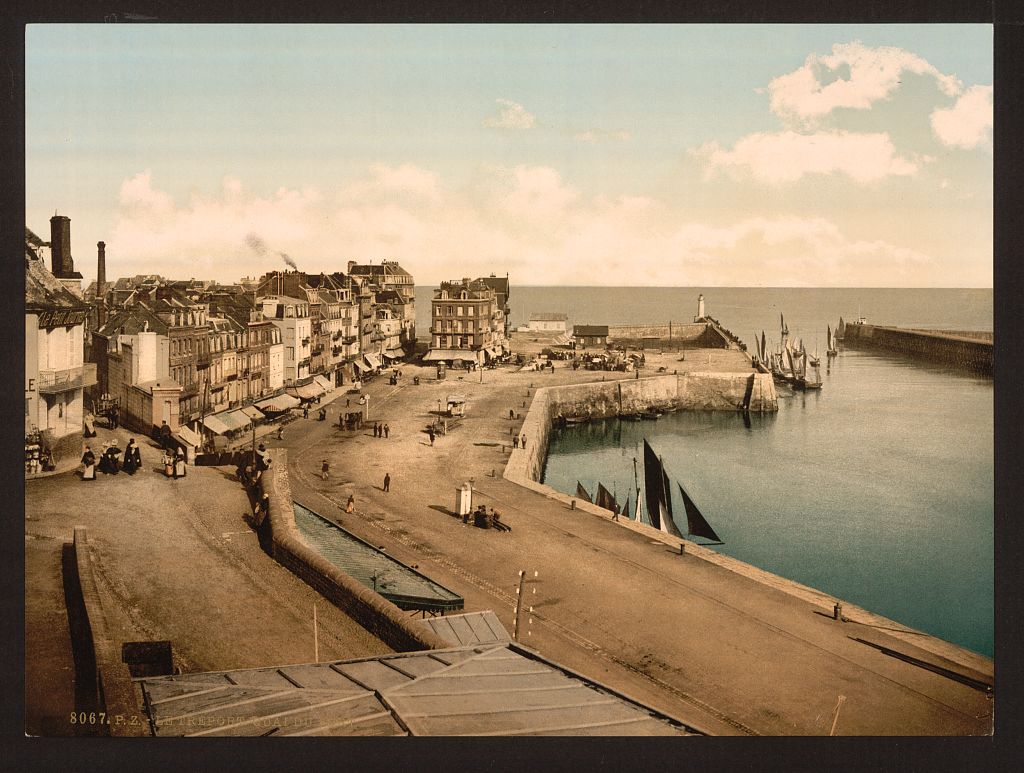 A picture of The wharf from the harbor, Tréport, France