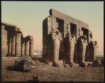 A picture of Thèbes, Ramesseum. Statues Orisis et les colonnes du temple