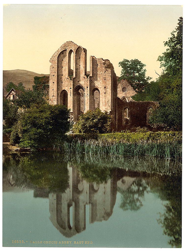 A picture of Valle Crucis Abbey, Llangollen, Wales