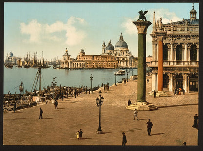 A picture of Venezia. Piazaetta e colonne di San Marco