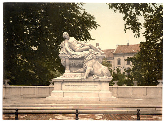 A picture of Warrior's Memorial, Dusseldorf, the Rhine, Germany