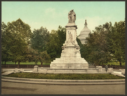 A picture of Washington. Naval Monument